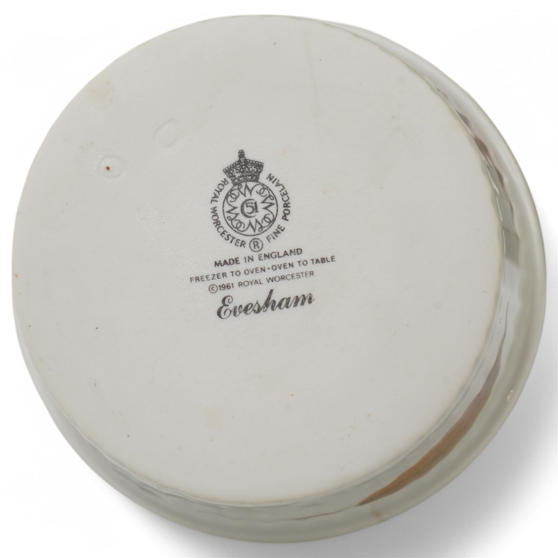 Collection of Worcester Evesham oven to tableware including two oval and two circular vegetable dishes and covers, five circular serving bowls, largest 26cm, and rectangular, oval and and square dishes etc (16)