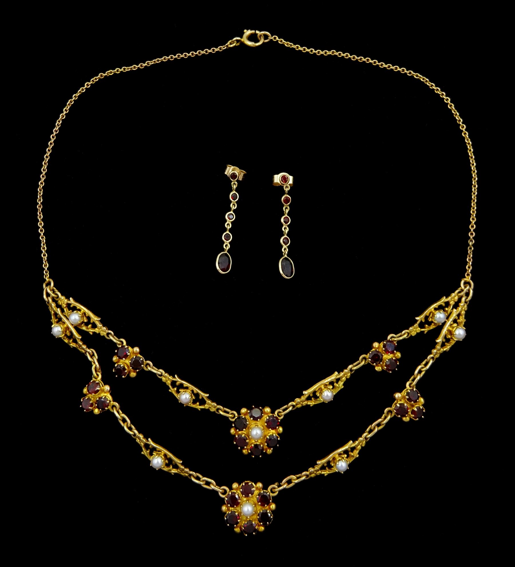 9ct gold garnet and pearl link necklace, with two central garnet and flowerhead clusters and a pair of 9ct gold garnet pendant stud earrings