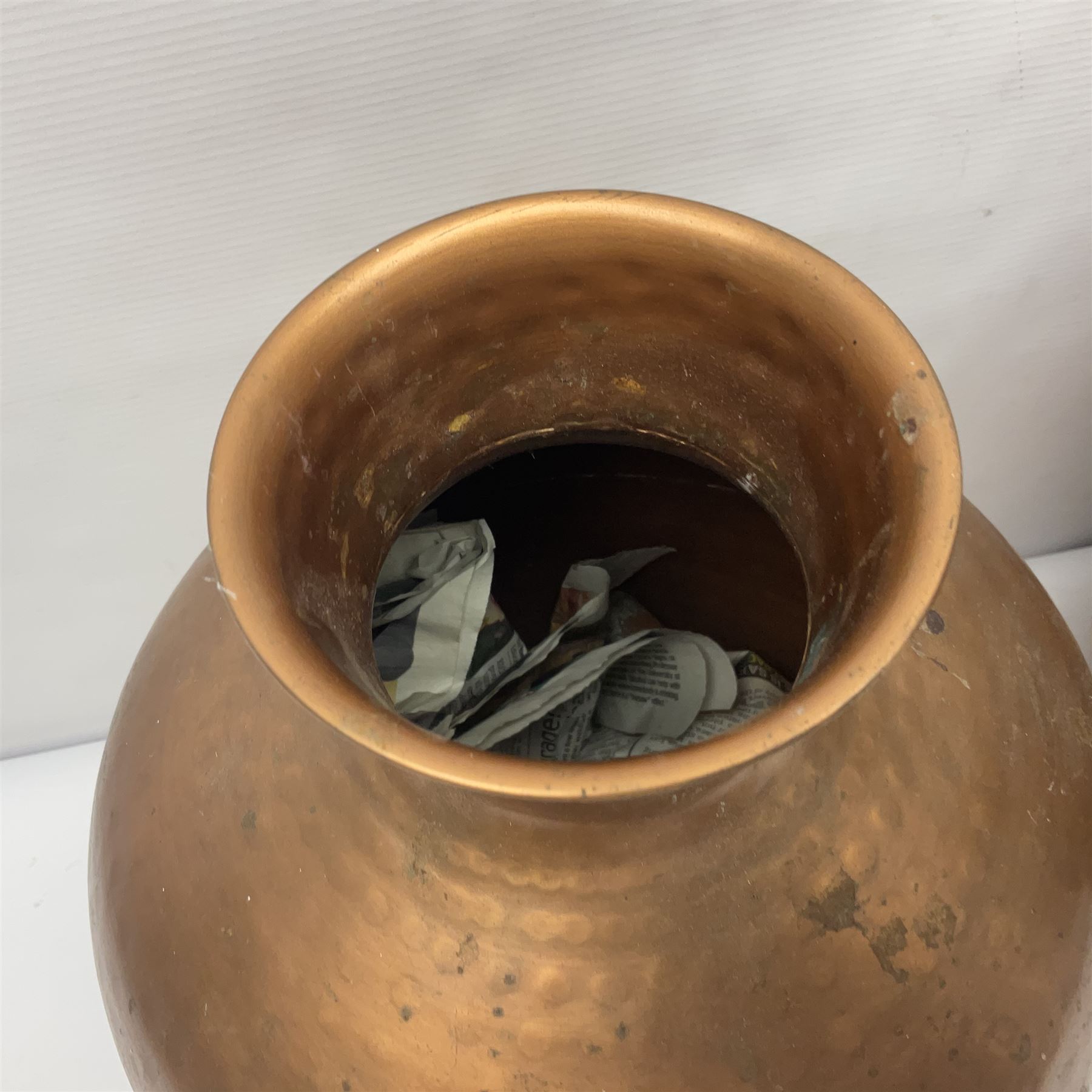 20th century brass carriage lantern, with six glass panels and eagle finial, together with a copper coal scuttle and hammered copper vase, lantern H77cm