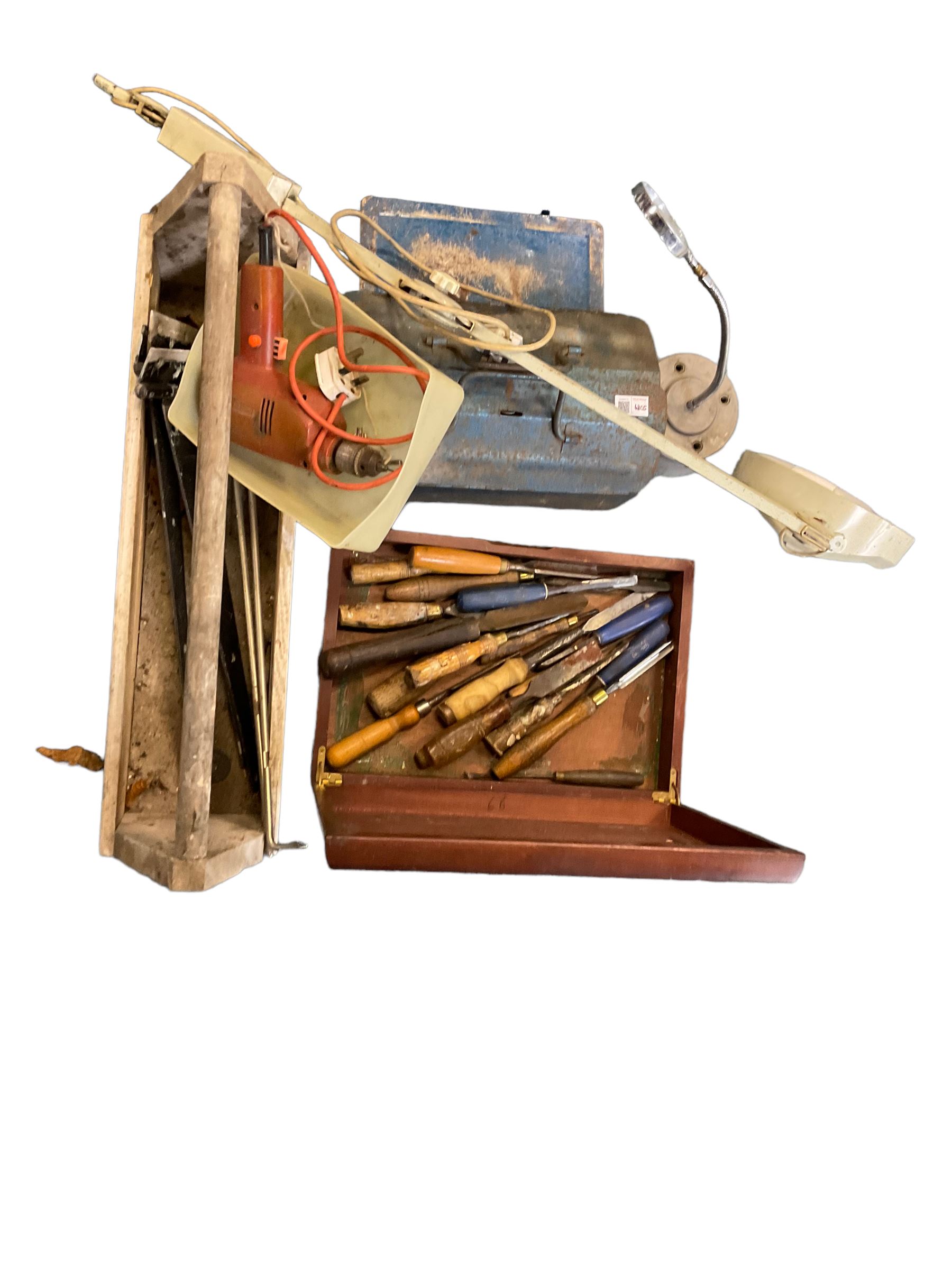 Collection of modern and vintage tools, including car polishers, saws, belt sander vice, metal detector workshop lamp, wooden tool case and other 