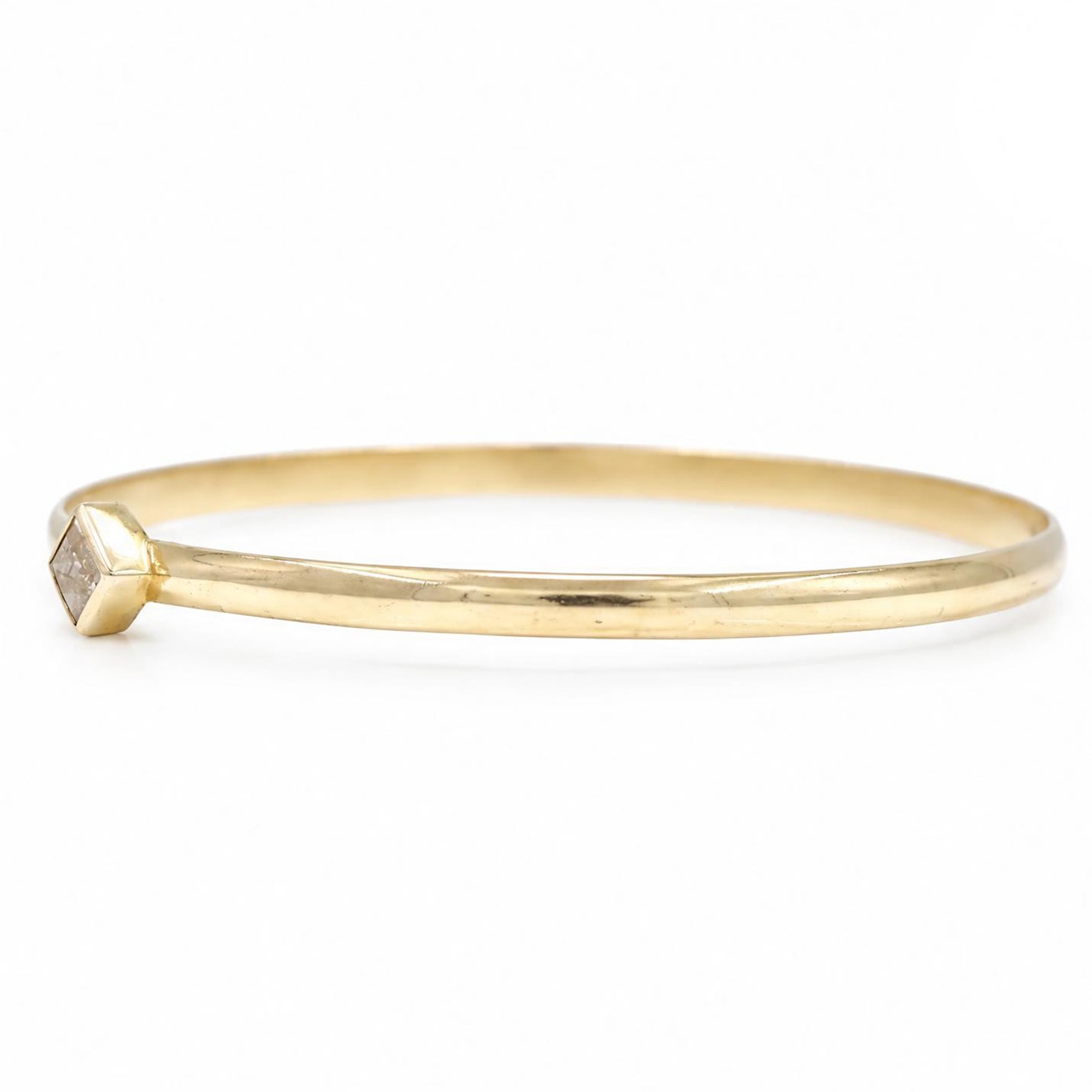 18ct gold fancy champagne / brown diamond bangle, bezel set with a single princess cut diamond of approx 0.70 carat, stamped 750