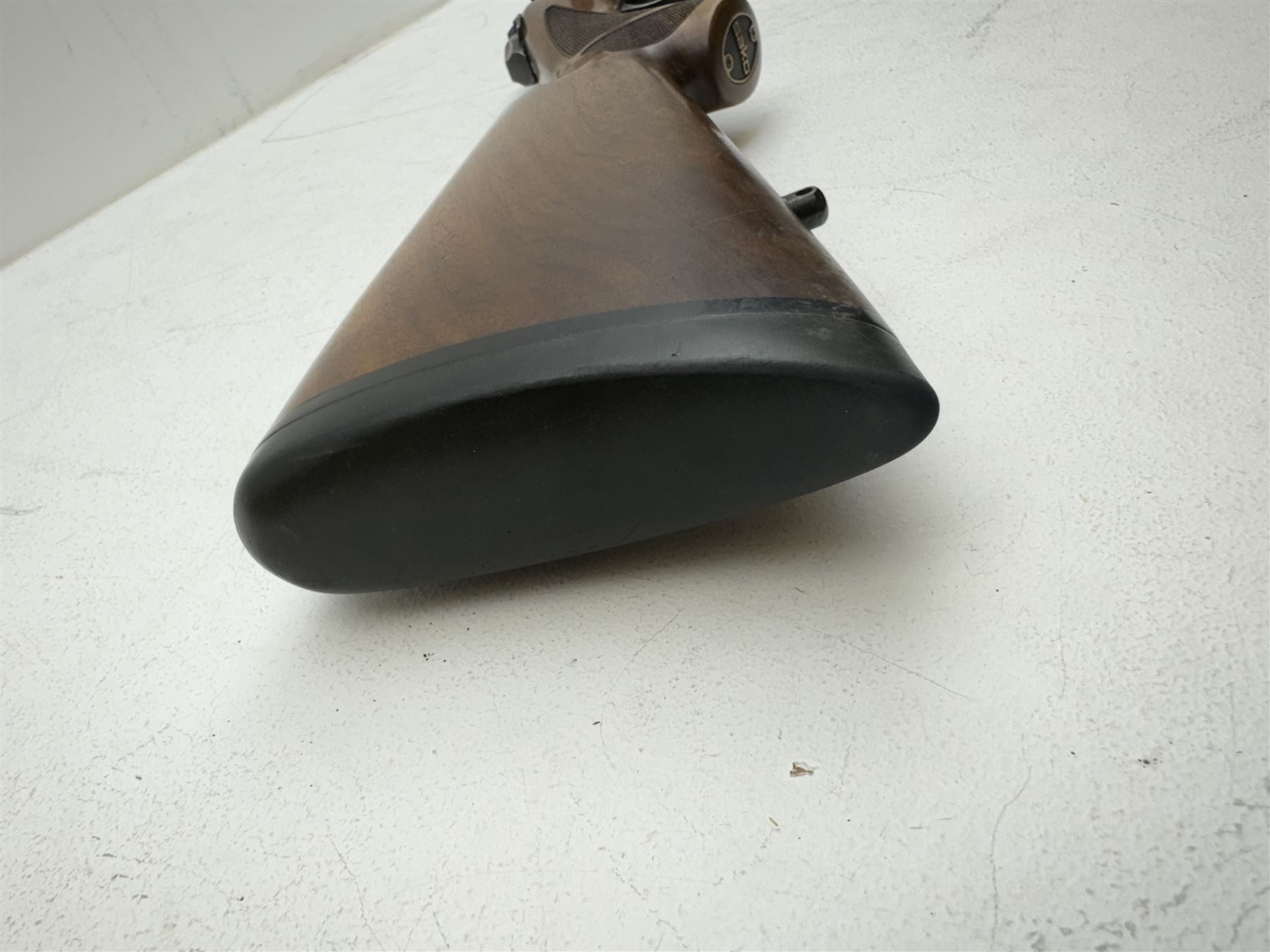 SECTION 1 FIRE-ARMS CERTIFICATE REQUIRED- Sako 85S .243 bolt action rifle, serial no; A77562, L101cm overall 