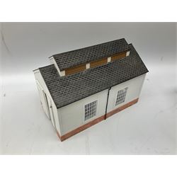 Bachmann '00' gauge - Scenecraft single track engine shed and provender Store; unboxed; and ten unopened Peco accessory packs including buffer stops, couplings etc