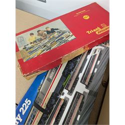 Hornby Electric Intercity Trainset, Triang Railways Electric trainset and a collection of 00 gauge rolling stock, control units, etc
