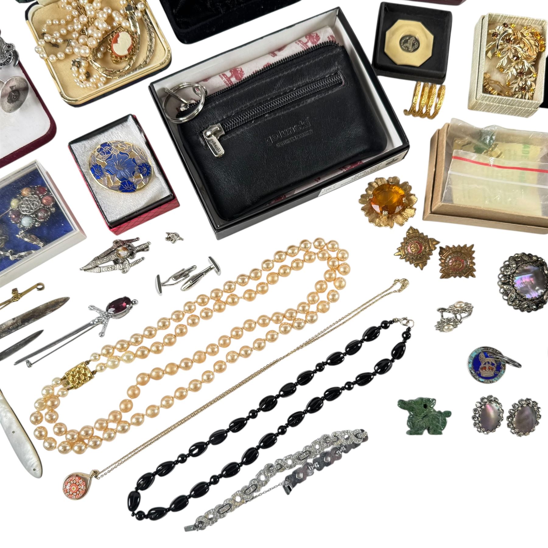 Silver stone set pendant necklace, costume jewellery, including beaded necklaces, brooches, pendants and other collectables