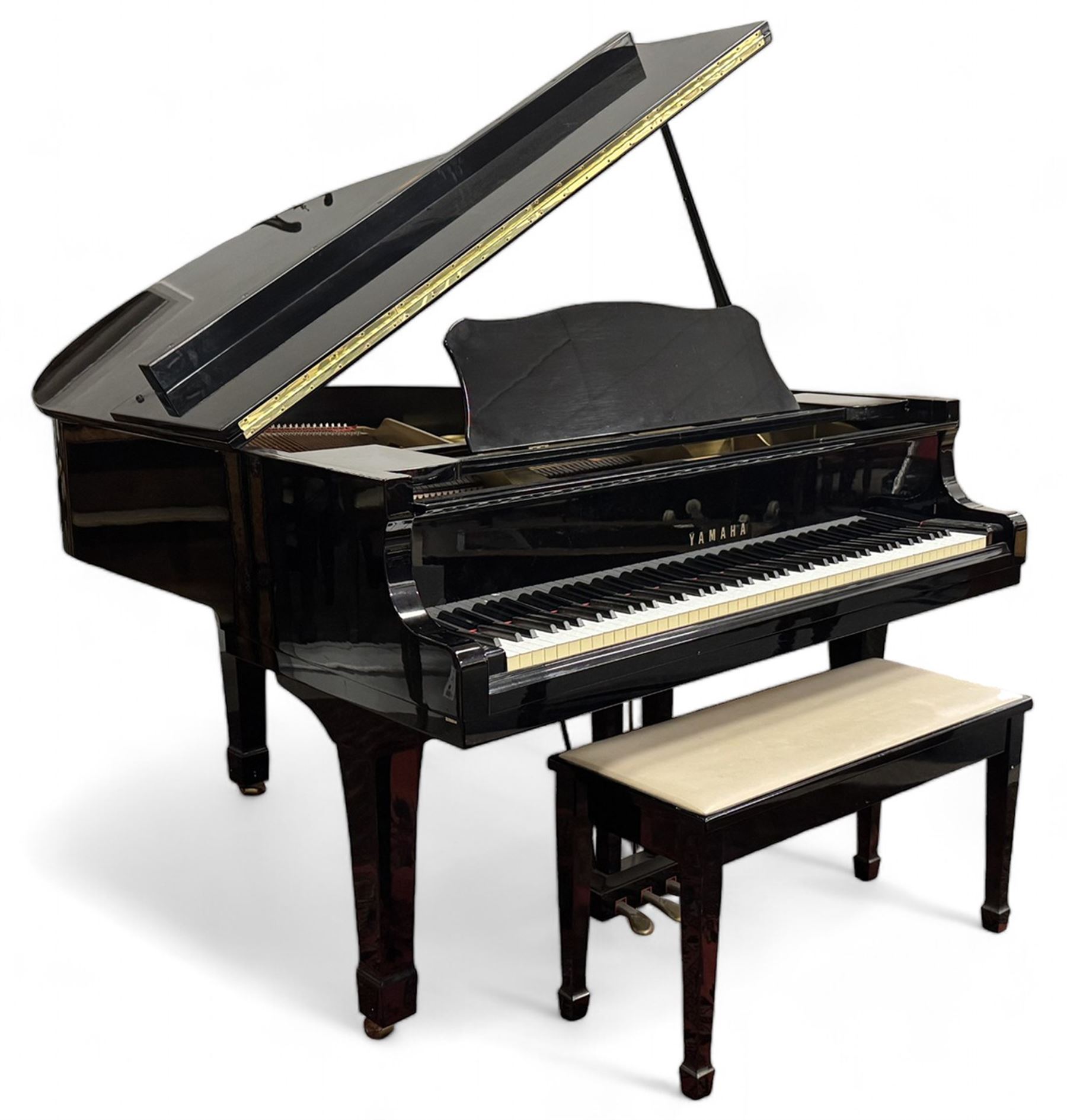 Yamaha - Baby Grand (5' 3