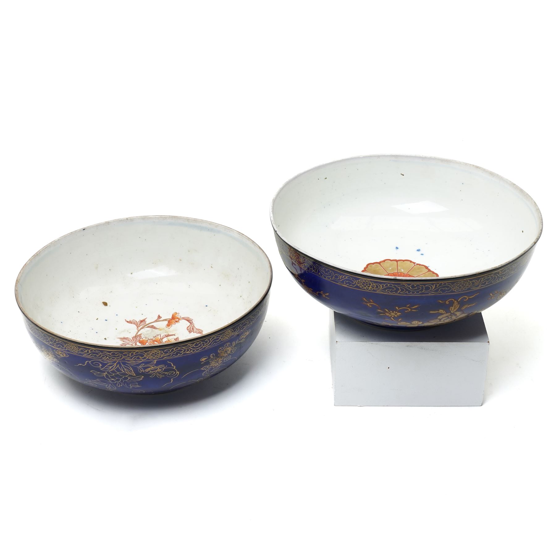 Pair of 19th century Samson of Paris bowl decorated in gilt with flowers and trailing leaves on a dark blue ground, the interior of one with a Japanese flower and the other with a floral spray D26cm 
Provenance: property of a Nobleman