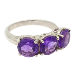 Silver three stone amethyst ring, stamped 925
[image code: 4mc]