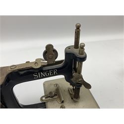 Singer mini sewing machine, together with Holly hobbie mini sewing machine and other sewing machine models, Singer H15cm