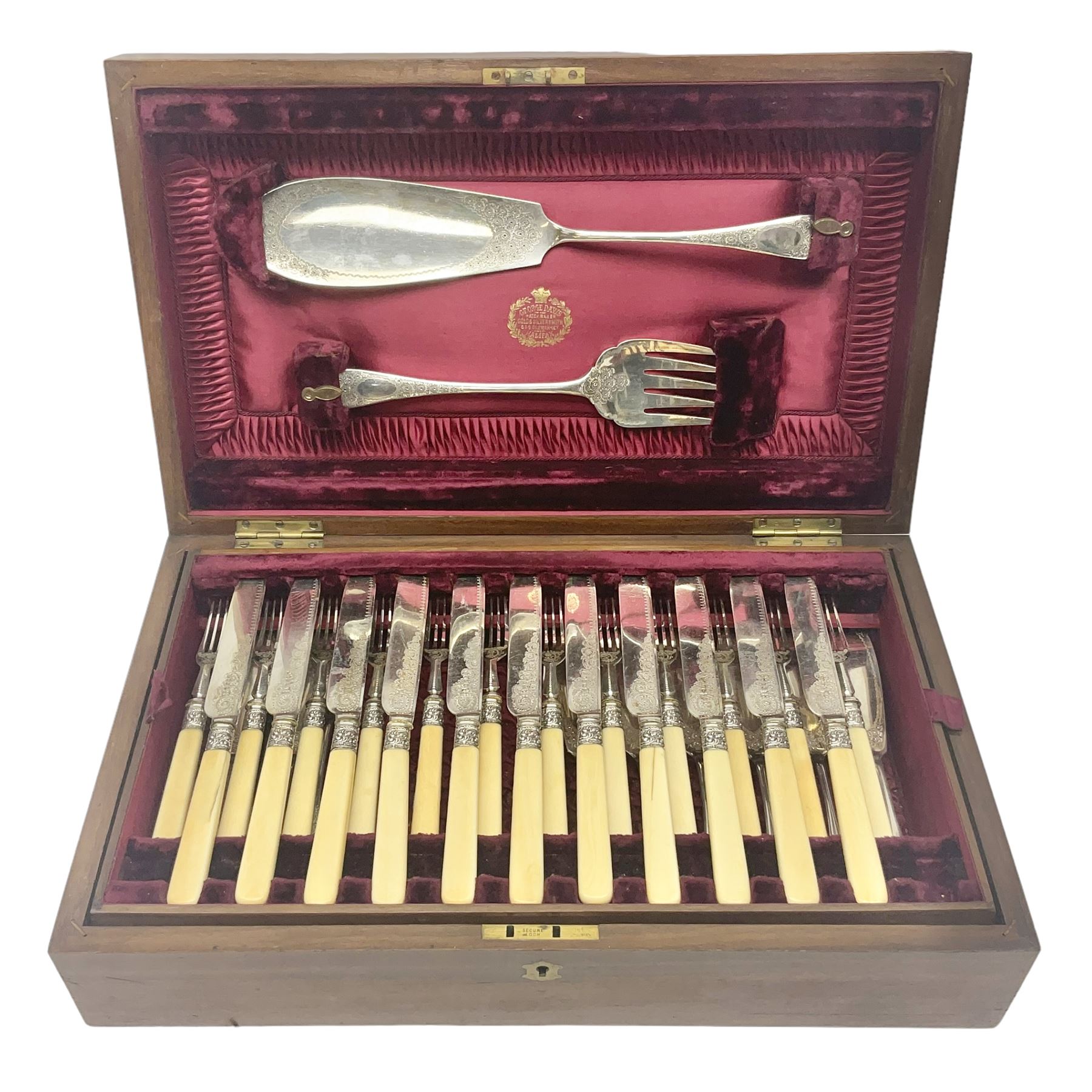 Canteen of cutlery by George Davis, Halifax, with silver ferrules 