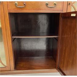 Edwardian inlaid mahogany display cabinet with ‘Shepard, Bennington & Co. Doncaster’ makers plaque, central bevel edge mirror flanked by two glazed doors enclosing two lined shelves, single drawer above cupboard on square tapering supports with spade feet