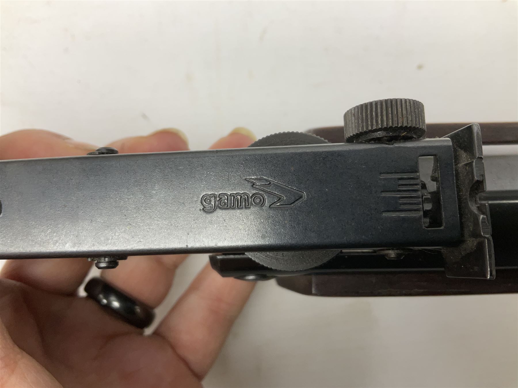 Gamo Magnum 2000 .22 air rifle with break barrel action and trigger guard safety, serial no.2106207 L109cm; in gun sling