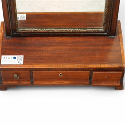 George III mahogany toilet mirror, swing mirror in moulded frame with carved inner slip, fitted with three drawers, on ogee bracket feet (W38cm, H56cm); together with a similar toilet mirror (W41cm, H58cm)