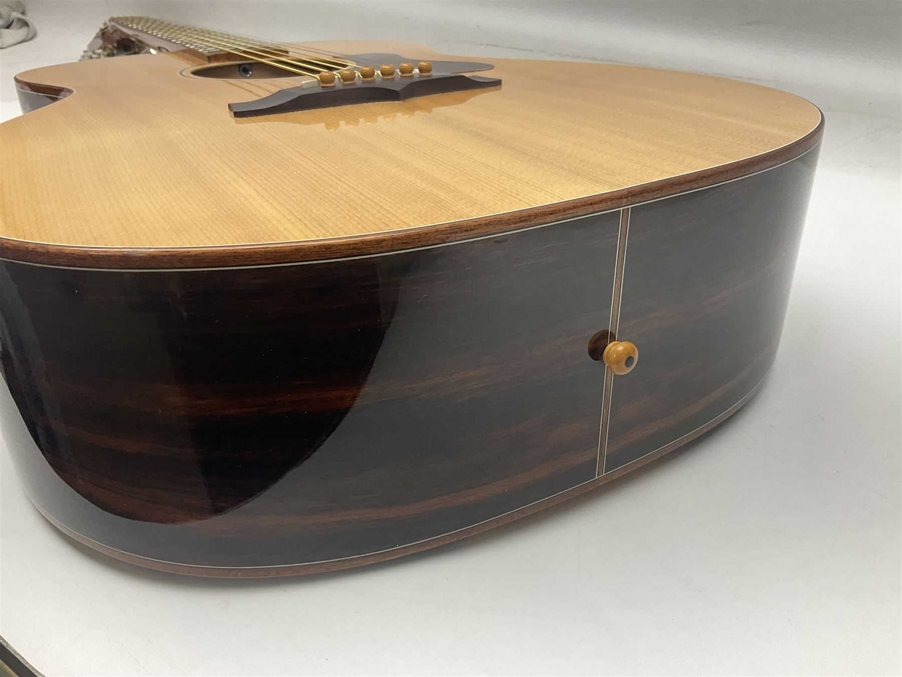 Tanglewood Folk/OM cedar and java wood acoustic guitar, the three-piece back with mango spalted wood insert; serial no.180914094 L101cm