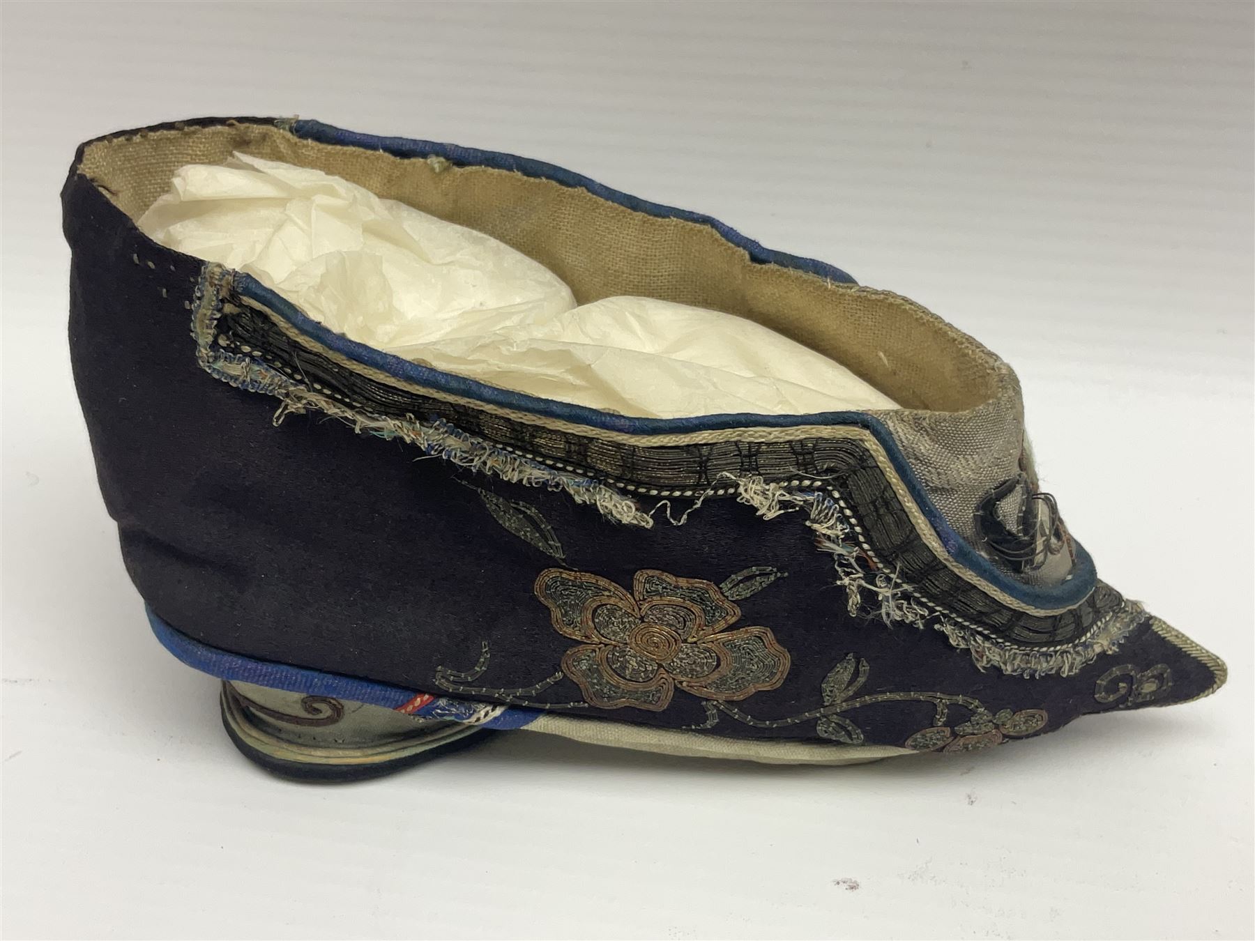Pair of Chinese silk embroidered lotus shoes, for bound feet, a blue ground with floral detailing L15cm