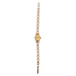 Genève ladies 9ct gold quartz wristwatch, on integral 9ct gold bracelet, London 1990