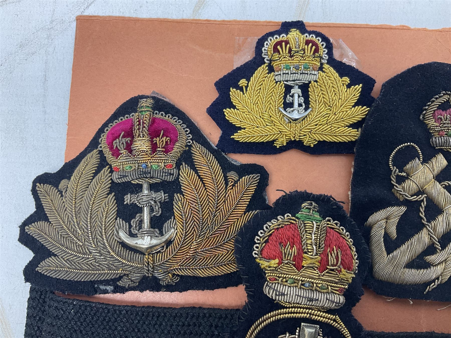 Quantity of WW1 and later Royal Navy and RAF cloth and metal badges and insignia