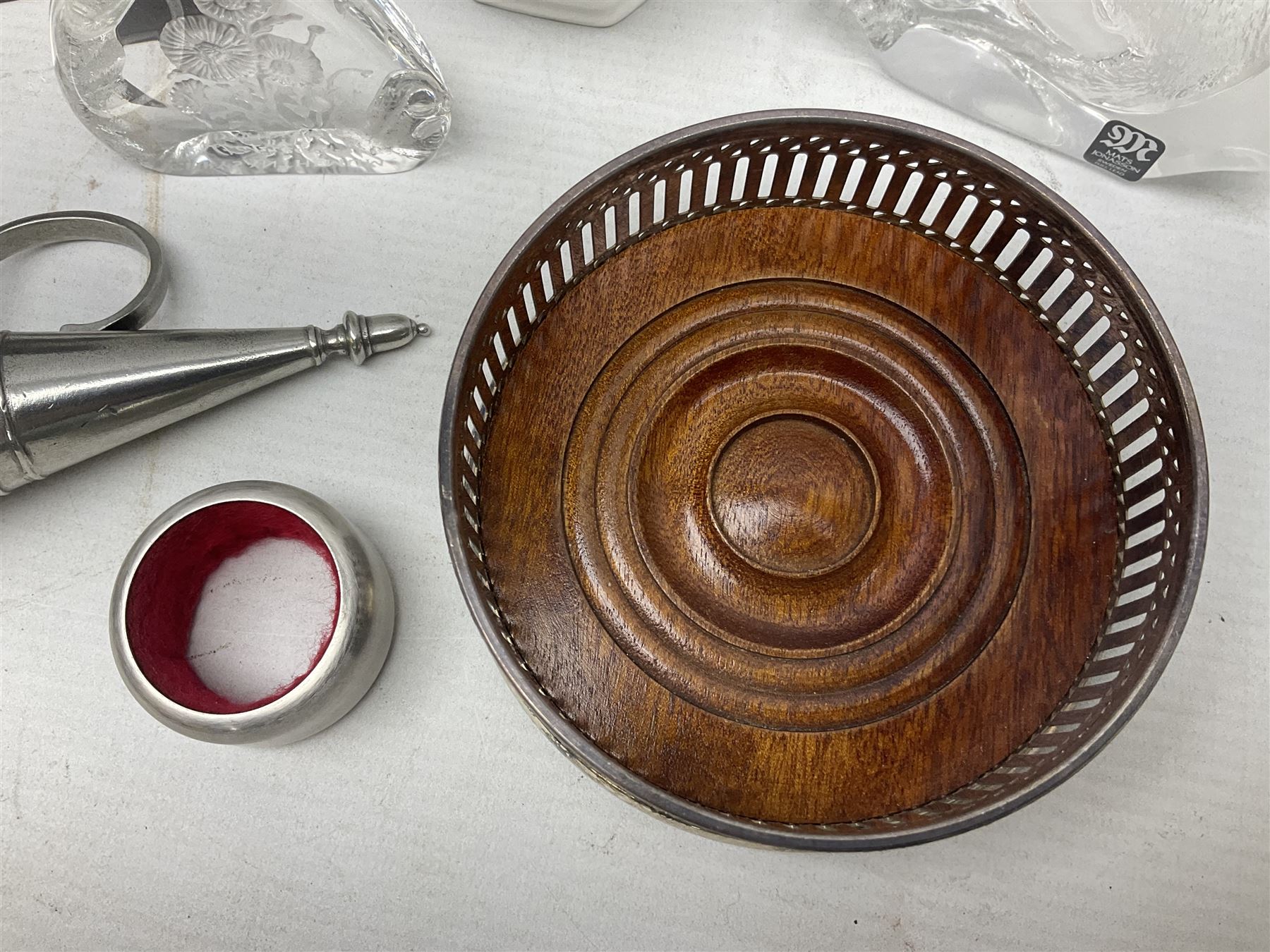 Mats Jonasson of Sweden glass Otter paperweight, Capredoni by Dartington Crystal Crysanthemum paperweight, boxed British Fossils agate geode, silver plated wine bottle coaster and Aynsley vase, etc, all boxed