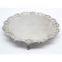  Edwardian silver circular salver with shell moulded border, 4 shaped supports and later presentation inscription by Edward Barnard & Sons, London 1901, approx 33.6oz  