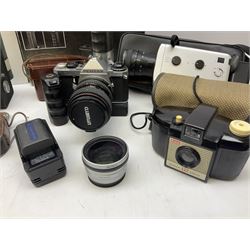 Cameras, lenses and camera equipment, to include Pantax ME super camera body, Kodak Instamatic 204 camera, Kodak Brownie 127 camera, 'Hanimex M.C Auto Zoom f=80-2001:4.5 Macro 52 704330' lens, Metz Mecablitz telescomputer quadrolight etc