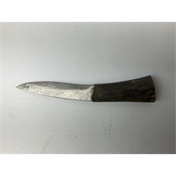 Post WW2 Gurkha kukri, in leather scabbard complete with two skinning knives, 42cm overall