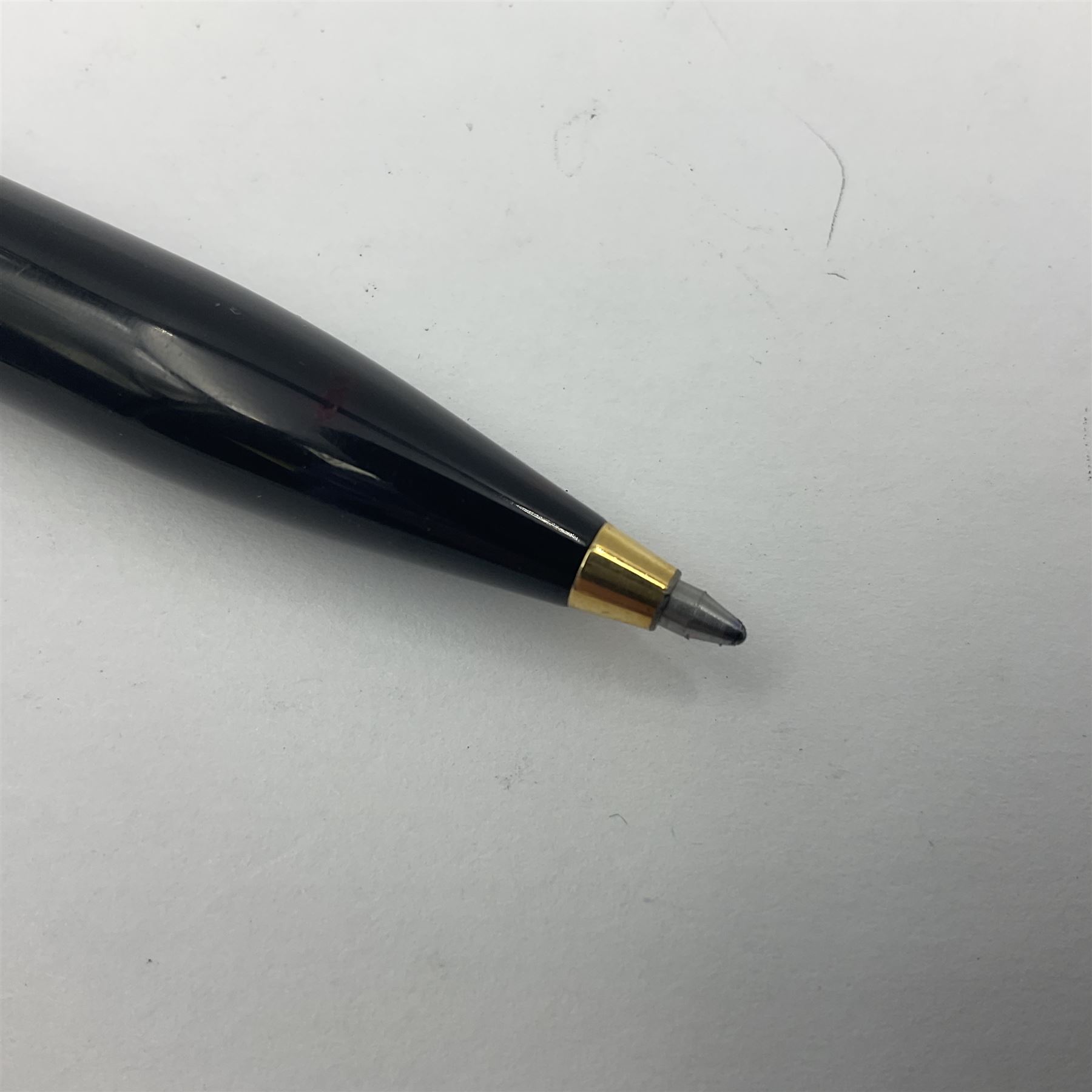 Sheaffer Crest fountain pen, the black barrel with gold plated cap and 18K nib, together with a matching ballpoint pen and further fountain pen, longest L14cm (3)