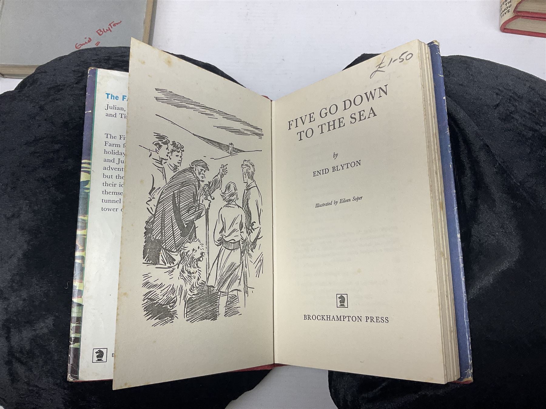 Enid Blyton; Famous five twenty volumes, including seventeen first editions
