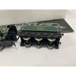 Hornby ‘00’ gauge - Class N15 4-6-0 ‘Sir Dinadan’ locomotive no.795 in SR green; Coronation Class 7P 4-6-2 ‘Duchess of Sutherland’ locomotive no.6233 in LMS maroon; Class 7P 4-6-2 ‘The Princess Royal’ locomotive no.6200 in LMS maroon; Class A4 4-6-2 ‘Mallard’ locomotive no.60022 in BR green; in original boxes (4) 