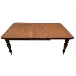 19th century mahogany extending dining table, with leaf