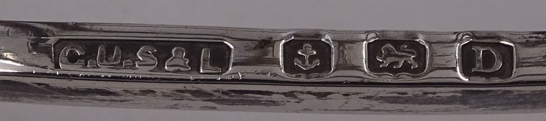 Pair of Art Deco silver five bar toast racks, each of graduating geometric form, with loop handle, upon four bun feet, hallmarked G Unite & Sons & Lyde Ltd, Birmingham 1928, H9cm