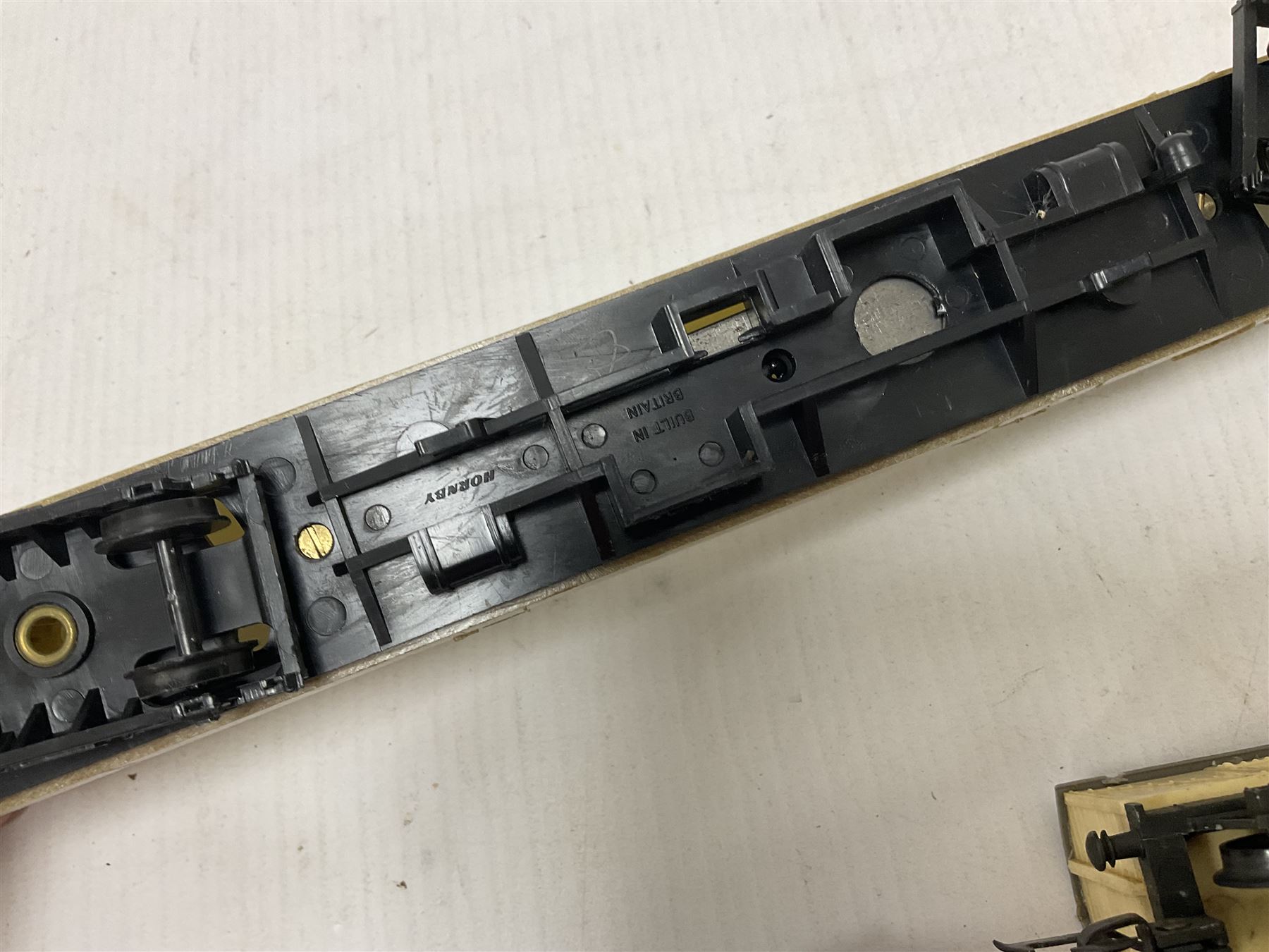 Hornby/Tri-Ang ‘00’ gauge - eight various coaches and eighteen goods wagons; all unboxed (26)