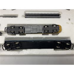 Hornby '00' gauge - Intercity 125 2-car set Nos.43010 & 43011 with one coach in original box with track and additional 4-6-0 locomotive and tender No.7476 and goods wagon; and another similar HST Intercity 125 2-car set Nos.43125 & 43126 with two coaches in original box with track and controller (2)