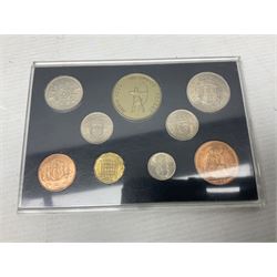 Collection of Great British and World coins, including Great British pre-1947 silver coins, pre decimal coinage, commemorative coins, Queen Elizabeth II 'Souvenir of Thoresby Hall' unofficial coin set etc