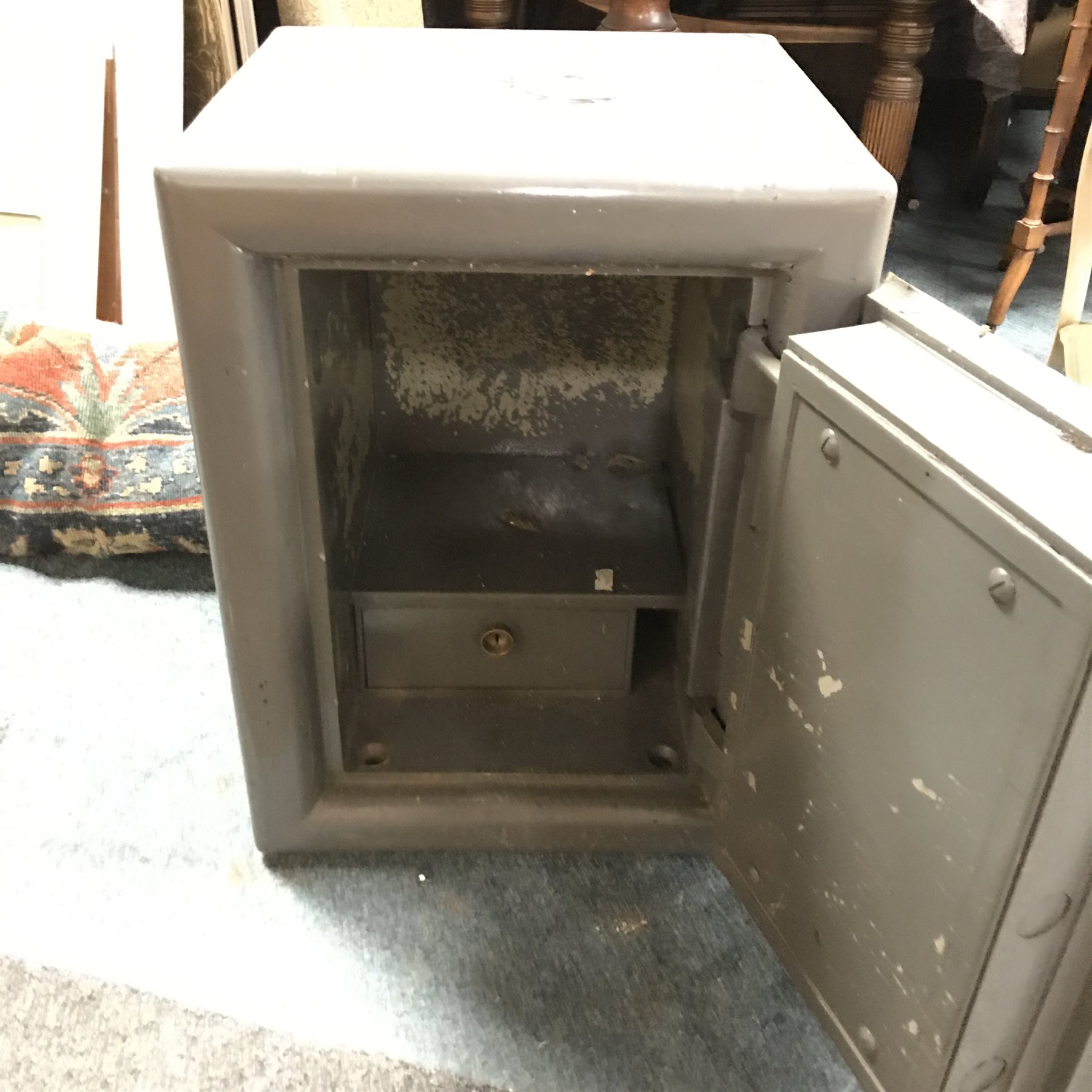 The Chatwood Safe Co cast iron Cash/Jewellery safe with two keys, W48cm
