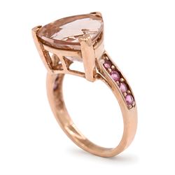 9ct rose gold morganite and tourmaline ring, single trilliant cut morganite of approx 5.35 carat, each shoulder set with four round cut tourmalines, Birmingham 2011