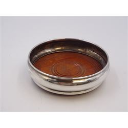 Modern silver mounted bottle coaster, of plain circular form with turned mahogany centre, hallmarked W I Broadway & Co, Birmingham 1979, D13cm