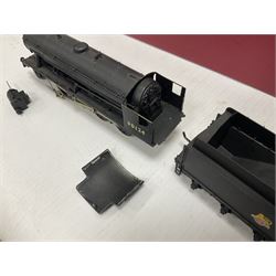 DJH Models - two ‘00’ gauge kit built model railway locomotives and tenders comprising K37 Highland Railway/LMS Castle 4-6-0 no.14685 in LMS crimson and K38 BR/WD 2-8-0 no.90124 in BR black; in original boxes 