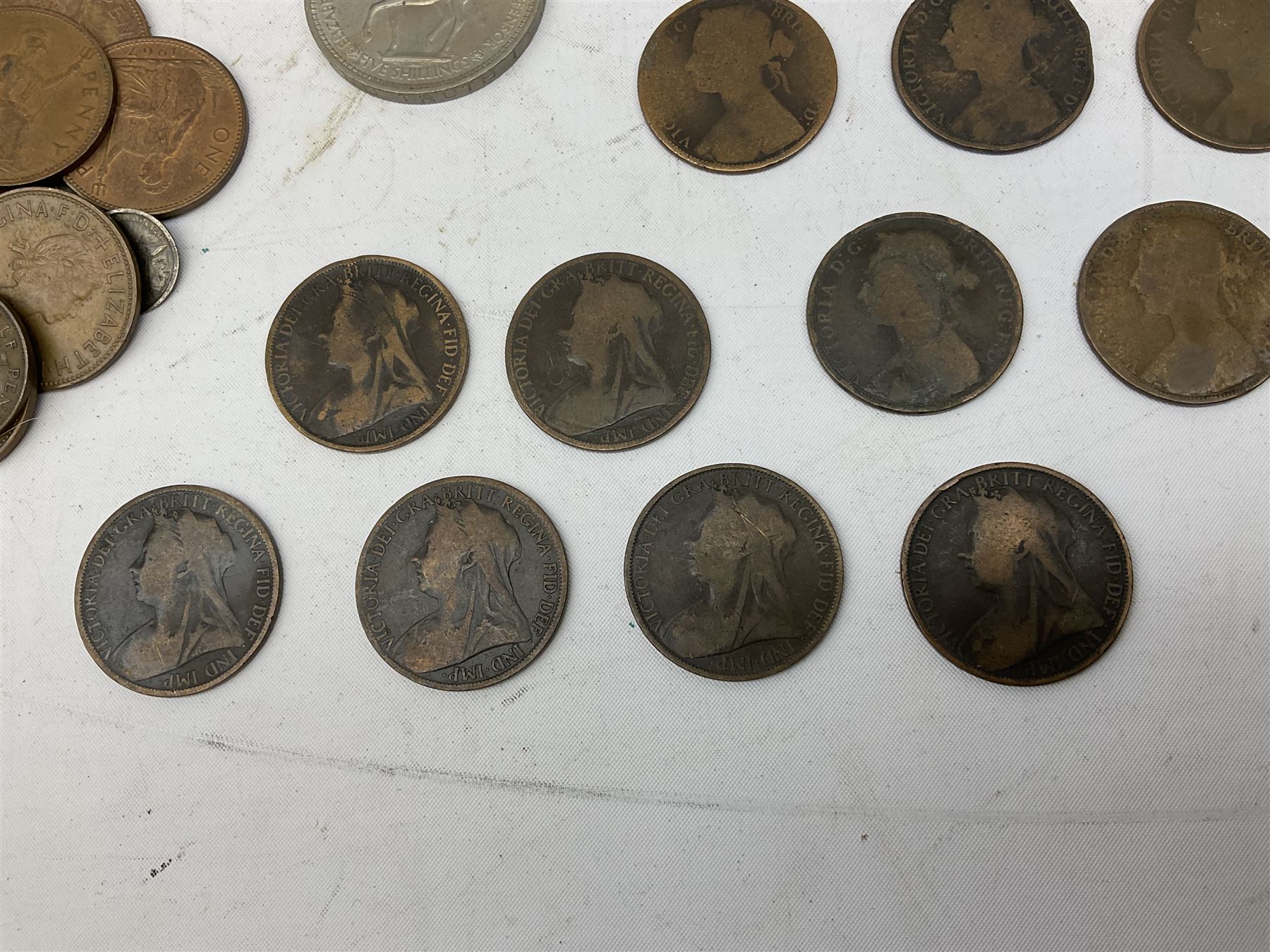 Kodak Duaflex II camera with case, quantity of coins to include Queen Victoria Bun Head pennies, Ever-Ready men's razor in case with blades, compacto mirrors etc