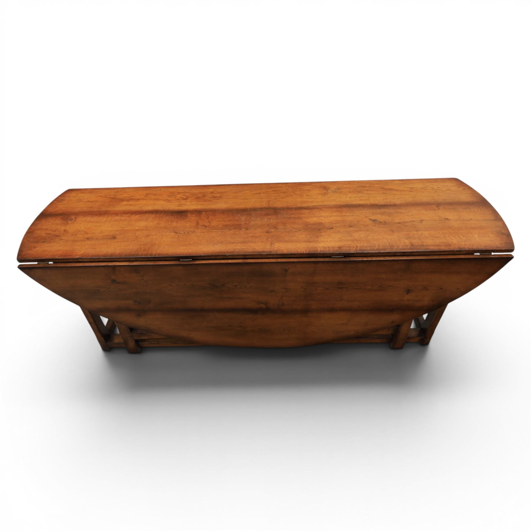 Large 18th century style oak wake table, with drop leaves and gateleg action on turned supports extends to 178 cm 