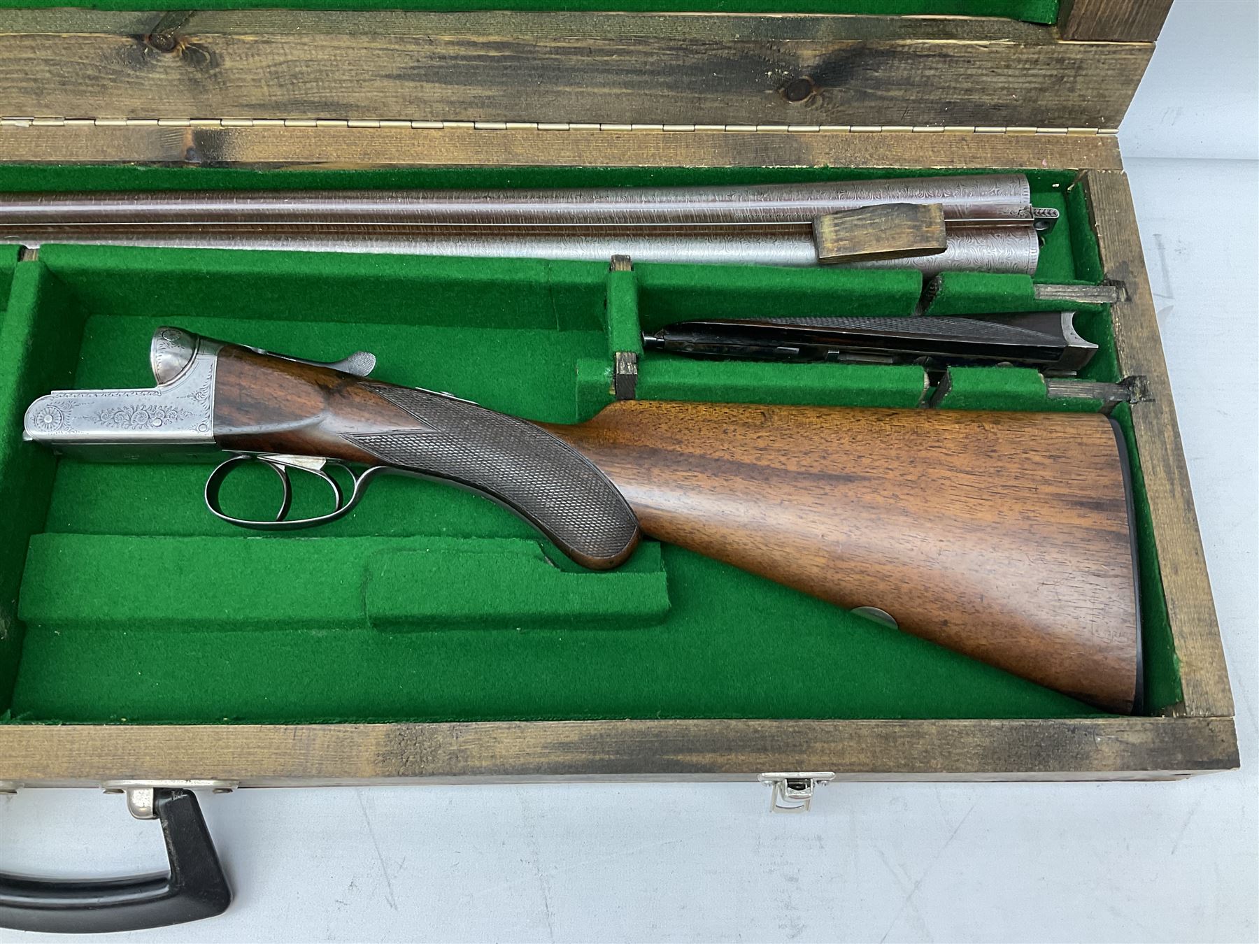 Midland Gun Company Birmingham & London 12-bore side-by-side box-lock non-ejector double barrel shotgun with 76cm damascus barrels, Prince of Wales style walnut stock with chequered grip and fore-end, top safety and engraved lock no.62160 L120cm overall; in scratch built baize lined wooden case. SHOTGUN CERTIFICATE REQUIRED.