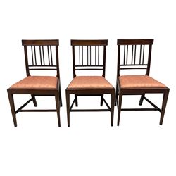 Early 20th century Regency design mahogany tilt-top table, circular top with edge banding, supported by a central turned pedestal with four reeded sabre supports terminating in castors; six chairs with pink upholstered drop in seats (7)