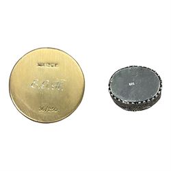 Royal Crown Derby paperweight Wren with gold stopper, collection of trinket boxes including silver examples etc 