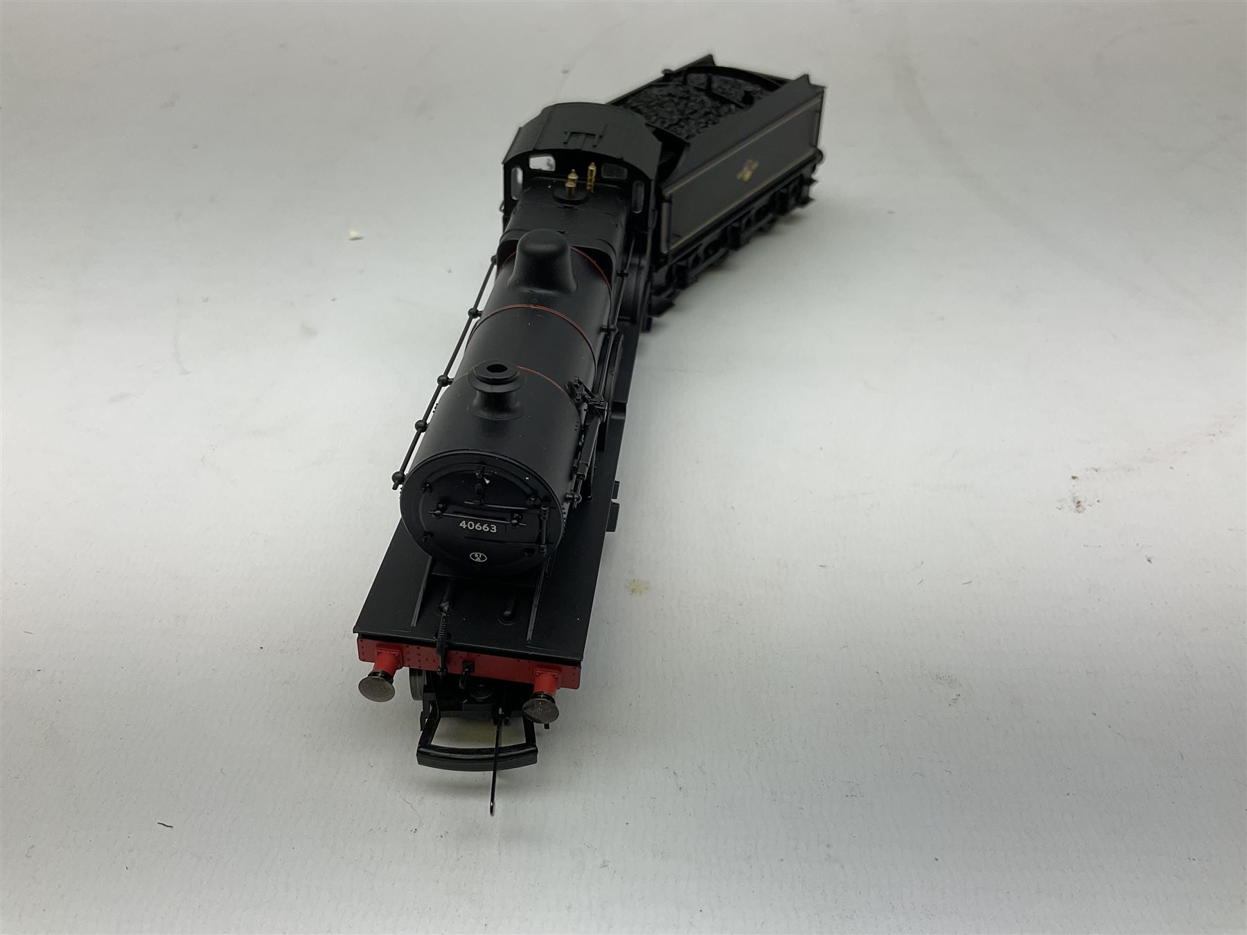 Hornby '00' gauge -Railroad Early BR Class 9F locomotive no. 92027, Class 2P 4-4-0 locomotive no. 40663 and Schools Class 4-4-0 locomotive 'Winchester' no. 30901, all DCC ready (3)