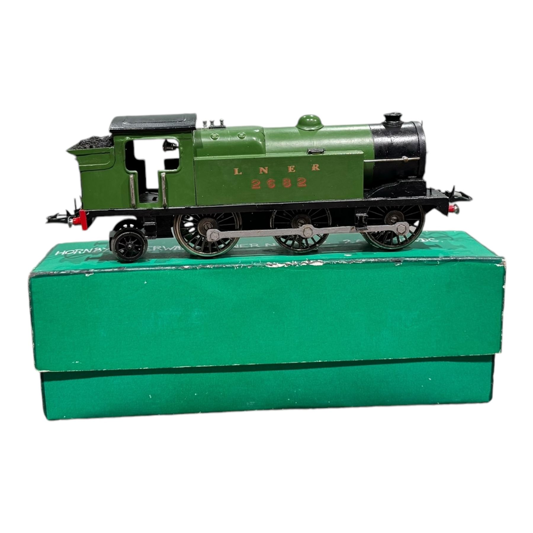 Hornby 0 gauge LNER N2 Class 0-6-2 locomotive no. 2682, in green livery
