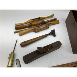 Early 20th century mahogany two division carrying box or tray, containing various tools, including fruitwood and brass brace, boxwood rulers and foot measures, spoke shaves, milliners stamps, etc. 