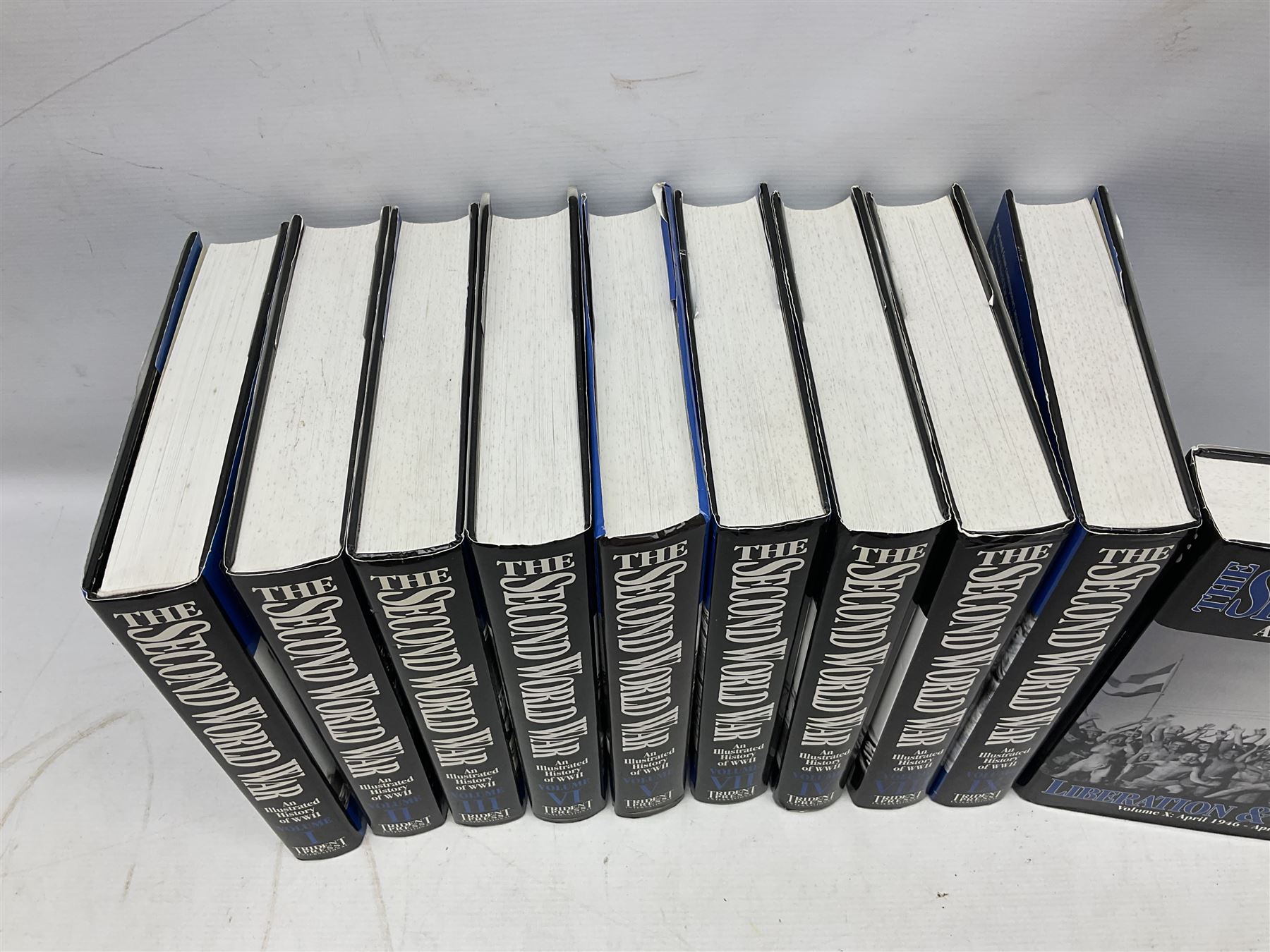 Trident Press: The Second World War - An Illustrated History of WWII. 2000. Ten volumes being a complete facsimile reprint of Hammerton's WW2 periodical 'The War Illustrated' from Vol 1 No 1 16th September 1939 to Vol 10 No 255 11th April 1947; all with dustjackets (10)