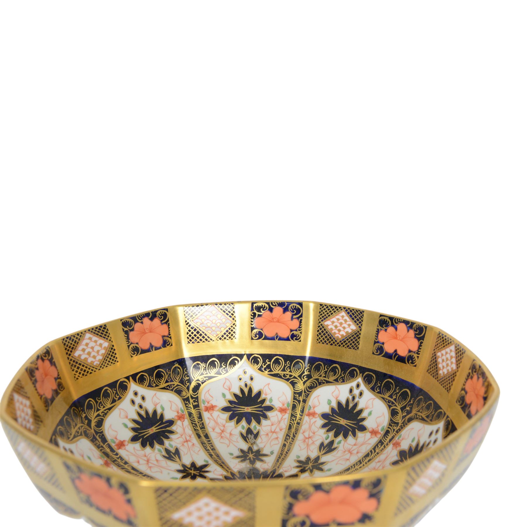 Royal Crown Derby 1128 Imari pattern octagonal bowl, D28cm