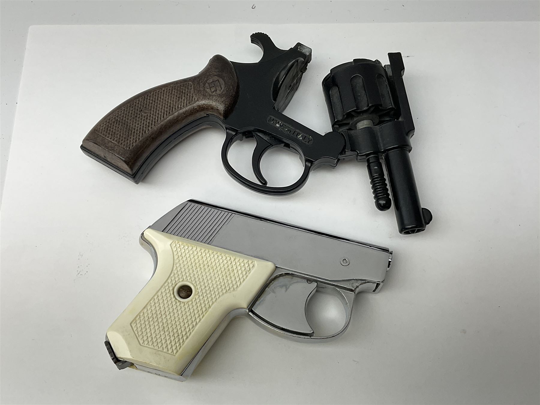Italian Sprint eight-shot .22 rim fire blank firing pistol L18cm; and German MaRie Perfecta 6mm blank firing starting pistol, boxed with instructions (2)
