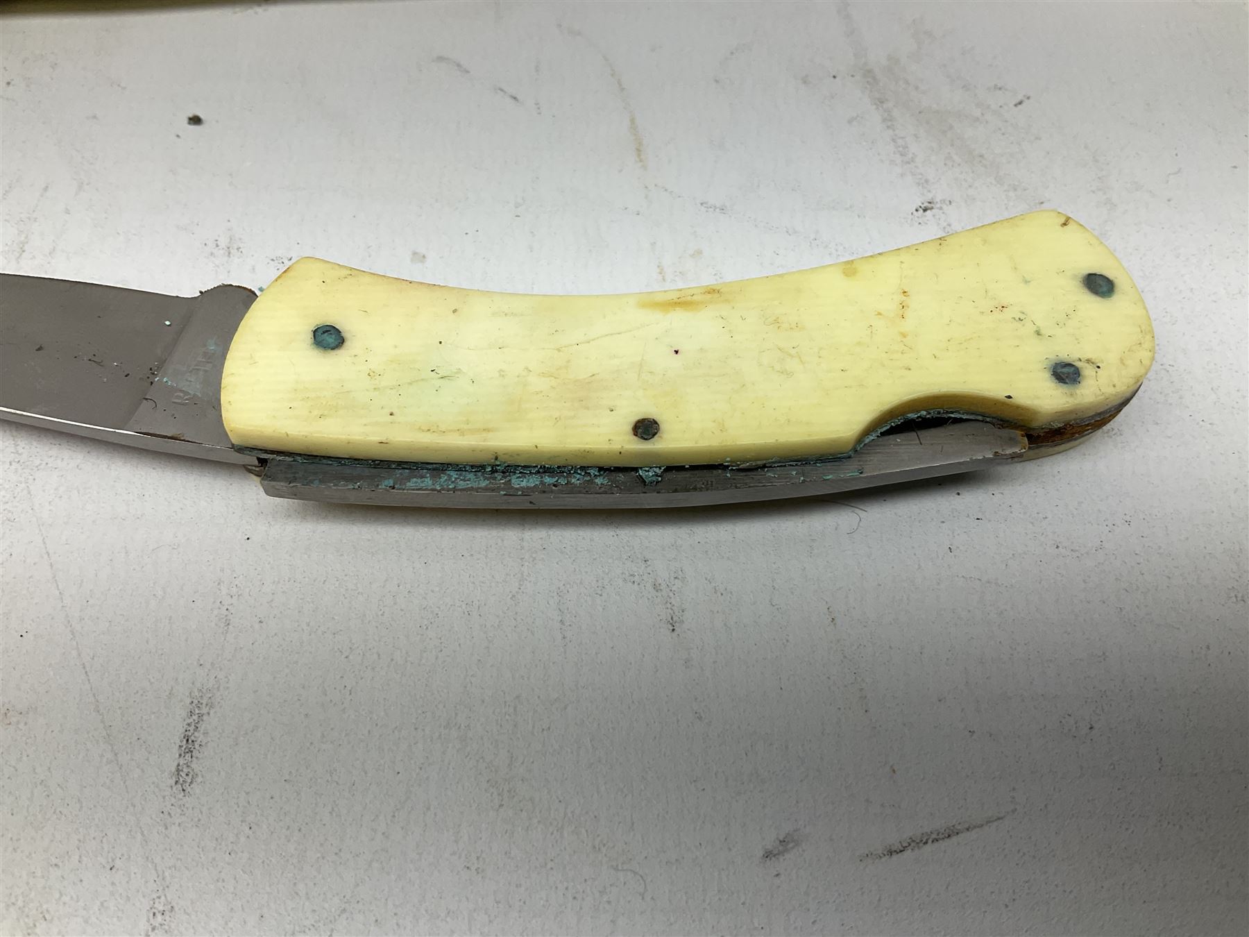 Eighteen pocket knives including examples by Richards of Sheffield, knife  commemorating the Royal Wedding 29th July 1981 etc