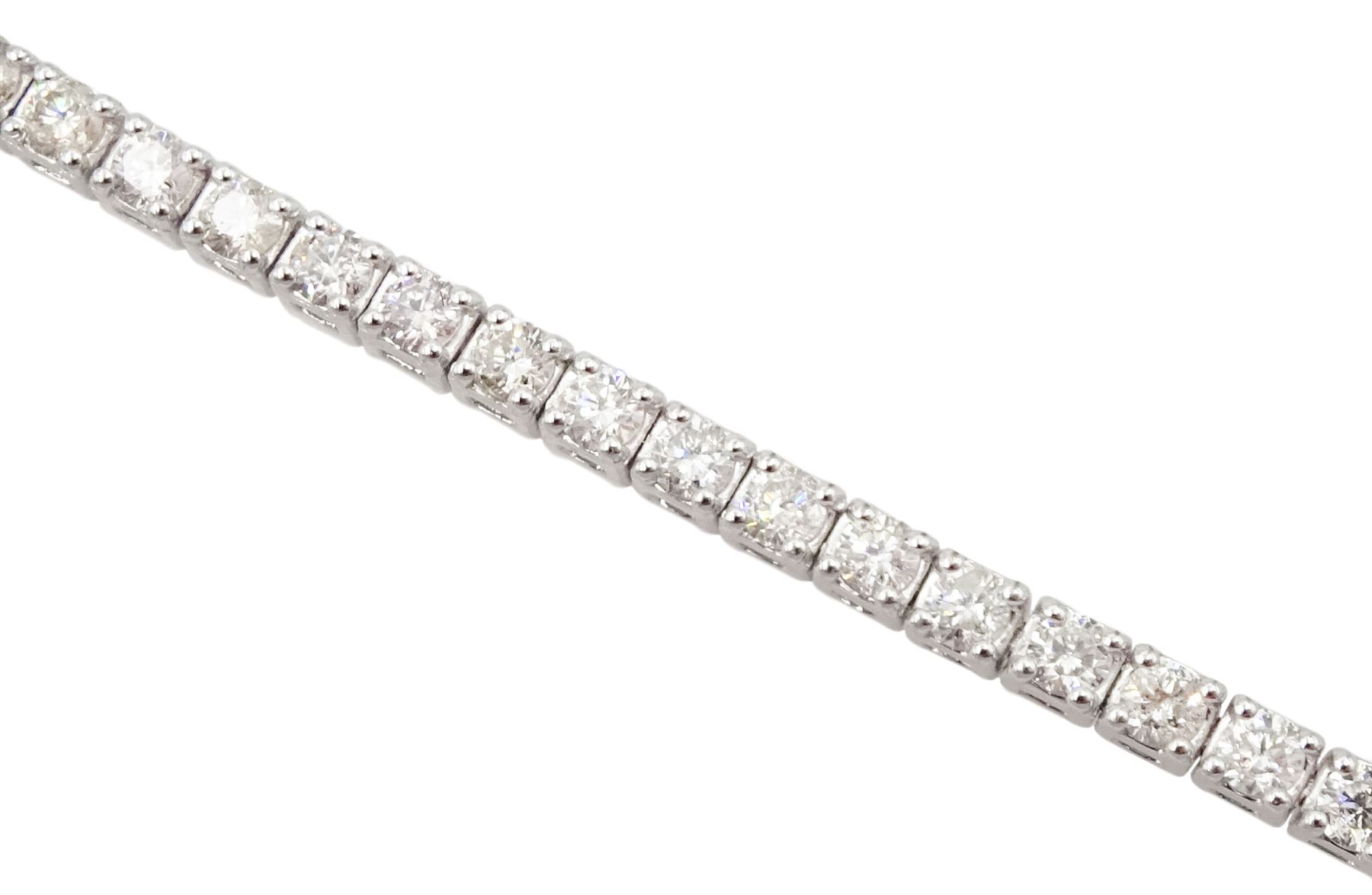18ct white gold round brilliant cut diamond bracelet, stamped 18K, total diamond weight 2.50 carat